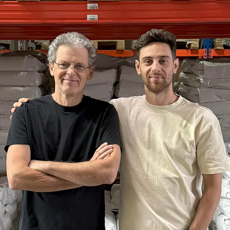 Dieter und Nils Dirrler in einem Lager